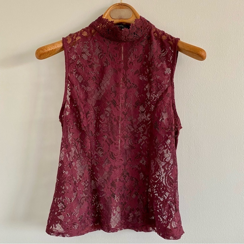 Privy Burgundy Crochet Lace Sleeveless Top Size Medium